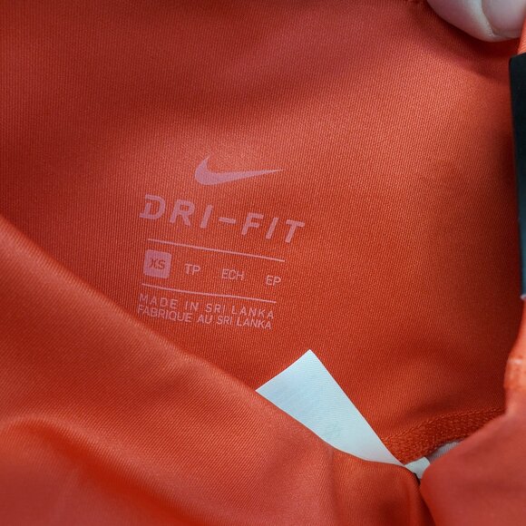 Nike Womens Shorts Medium Tight Fit Training Tights Red Mid Rise New - Picture 6 of 9